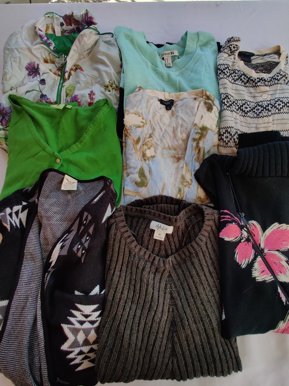 9 Women's Sweater Lot in Green, Mint, Black, Brown, Cream
